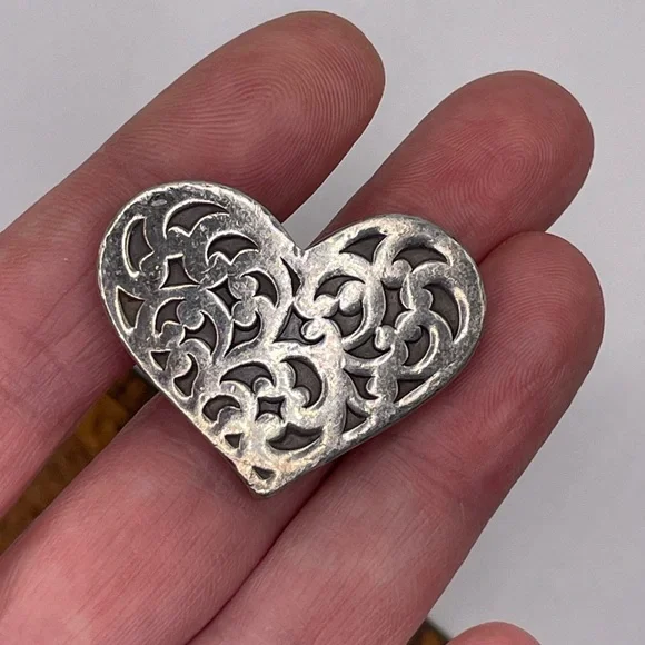 Lois Hill Heart Pin - Picture 4 of 4